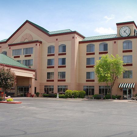 The Plaza Hotel & Suites Уинона Екстериор снимка