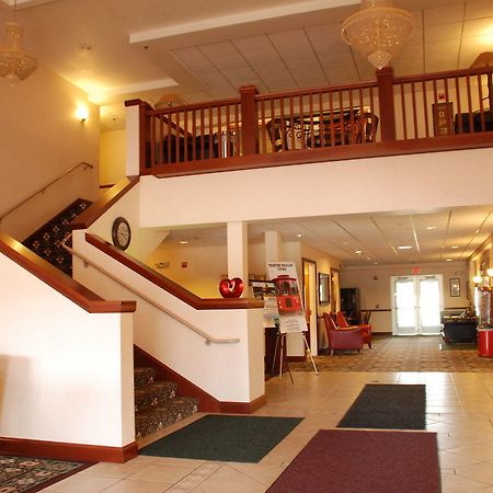 The Plaza Hotel & Suites Уинона Екстериор снимка