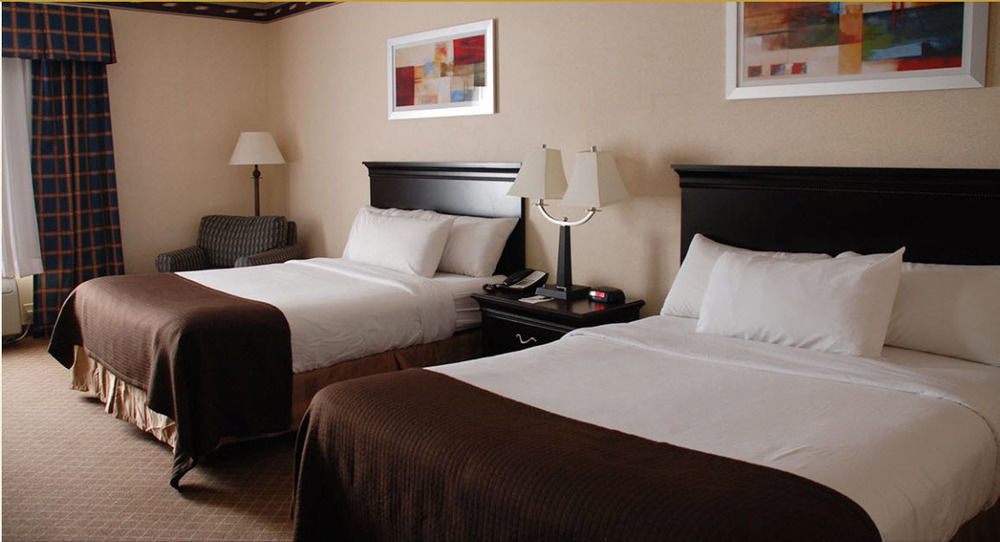 The Plaza Hotel & Suites Уинона Екстериор снимка