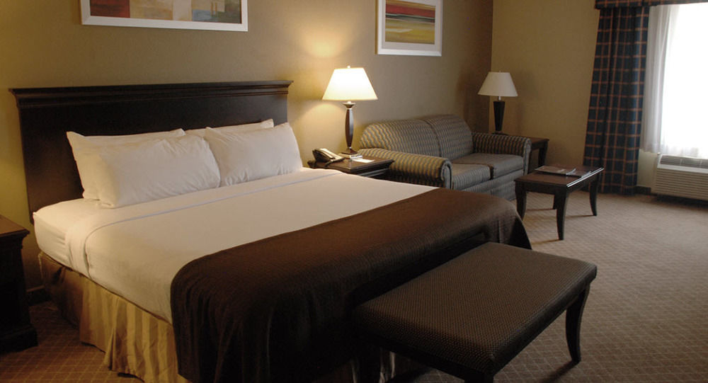 The Plaza Hotel & Suites Уинона Екстериор снимка