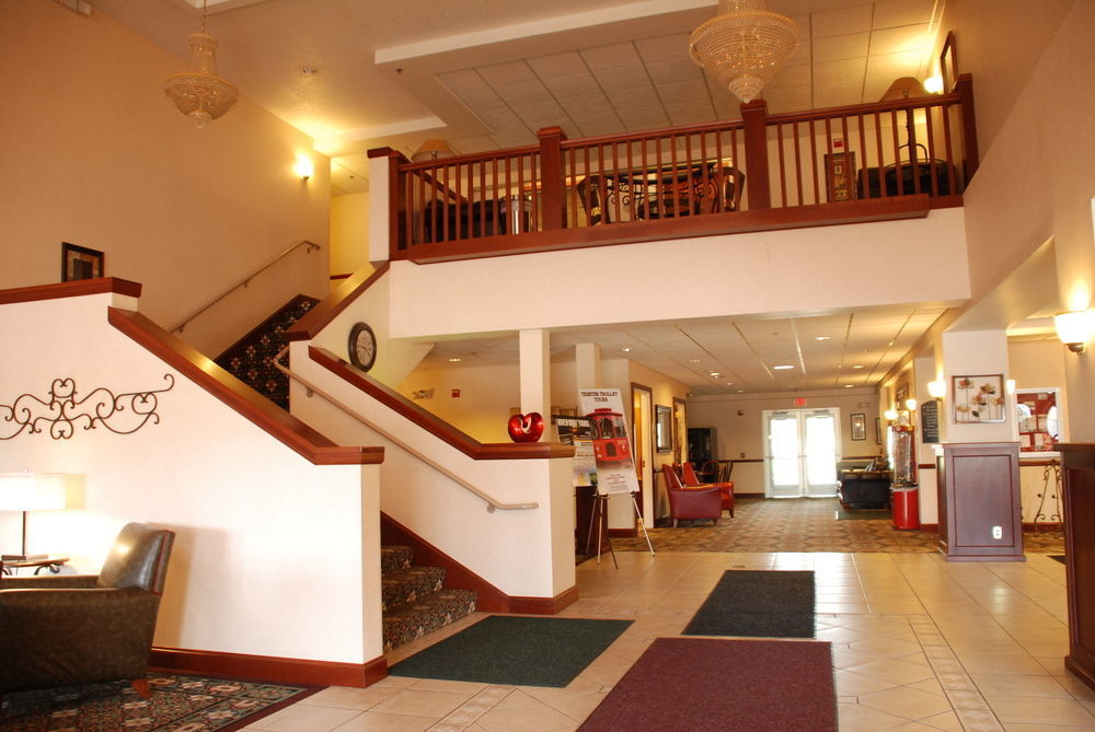 The Plaza Hotel & Suites Уинона Екстериор снимка